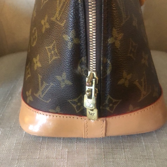 COPY - Sales 🔥$525 Louis Vuitton Monogram Alma - Picture 5 of 13